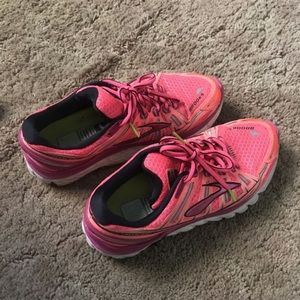 Women’s brooks running shoes